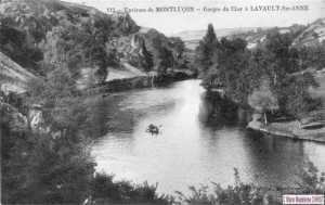 Juste en face du pré de Chauvière des barques assuraient la traversée d'une rive à l'autre.